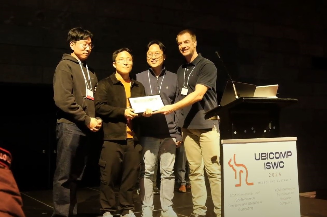 “Displaying safety information that passengers need at the optimal time in a fully autonomous vehicle” GIST Professor SeungJun Kim’s team wins the IMWUT Top 1% Paper Award from the International Computer Society (ACM) 이미지